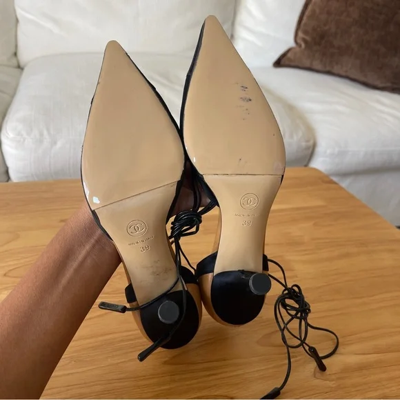 Vintage Chanel Heels - Picture 4 of 9